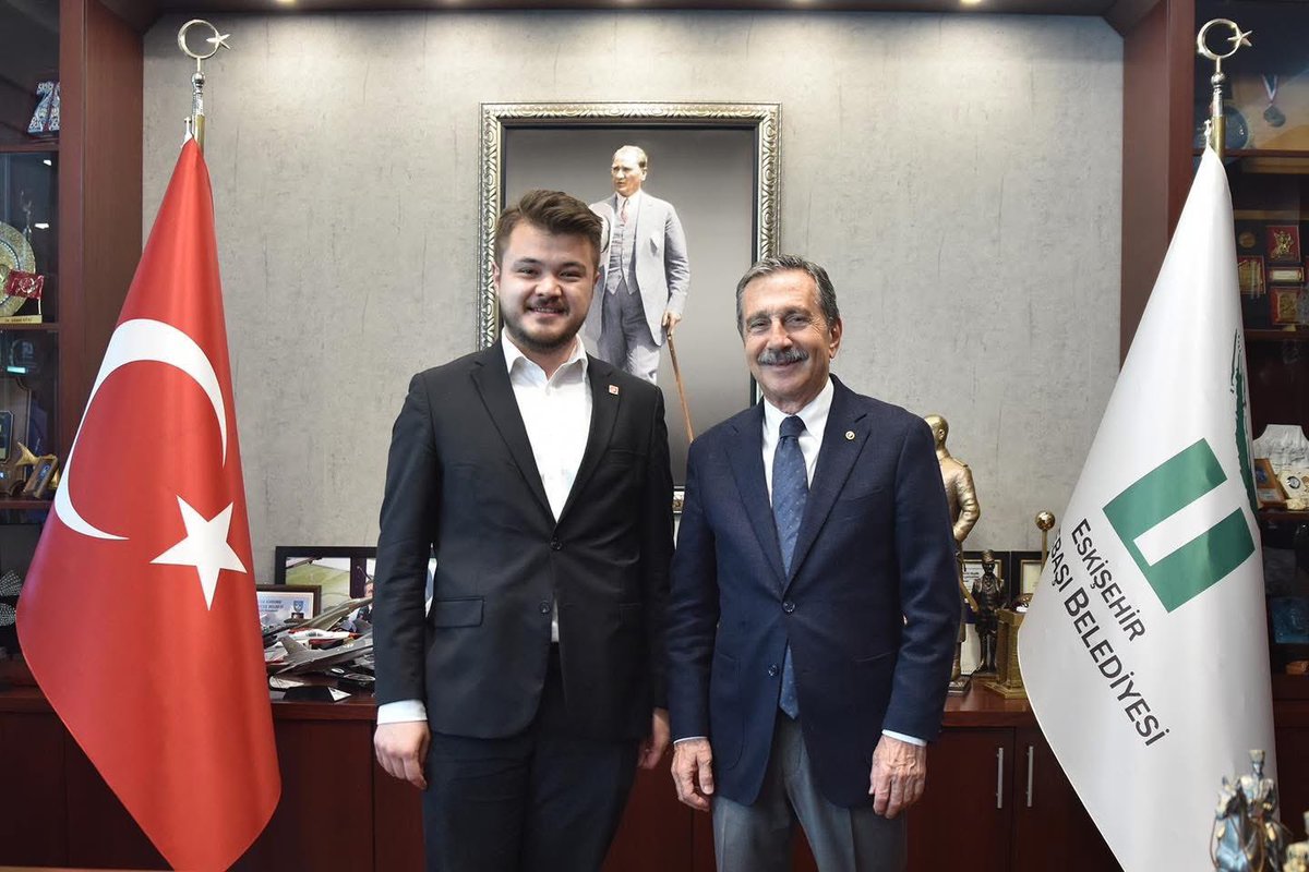 Cumhuriyet Halk Partisi Eskişehir İl Gençlik Kolları Başkanlığı görevine getirilen Av. Anıl Yüksel’i tebrik ediyor, başarılar diliyorum.

Adalet ve demokrasi mücadelemizi, gençlerimizin aydınlık bir geleceğe olan inancı, kararlılığı ve iradesiyle büyüteceğiz.

<a href="/AvAnilYuksel/">Anıl Yüksel</a>