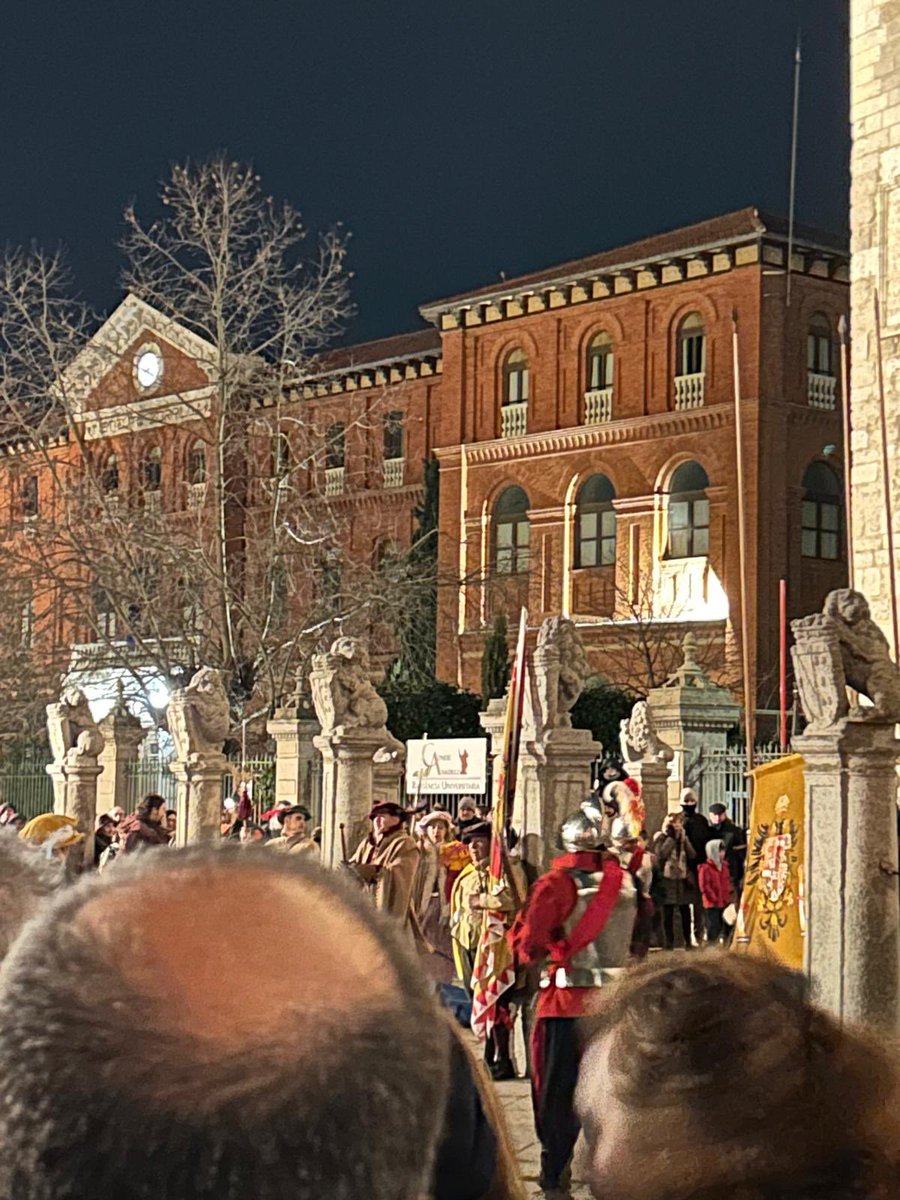 Pese al frío vallisoletano, más de 5000 familias, disfrutando de nuestra historia 
#los tercios españoles 
#Valladolid es cultura en familia