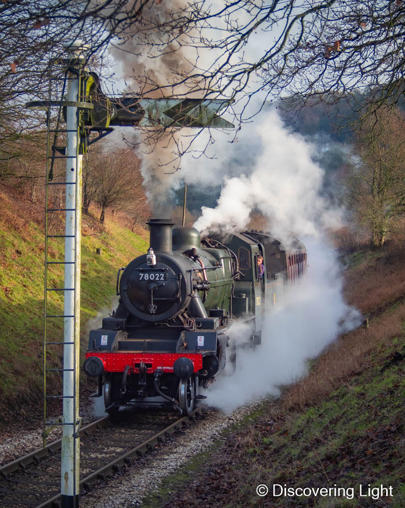 Disc_light's tweet image. Evening all, have you had a good day today ?  I had a lazy one down at the railway, got a couple of shots in the sun  anyway before the rain came down!