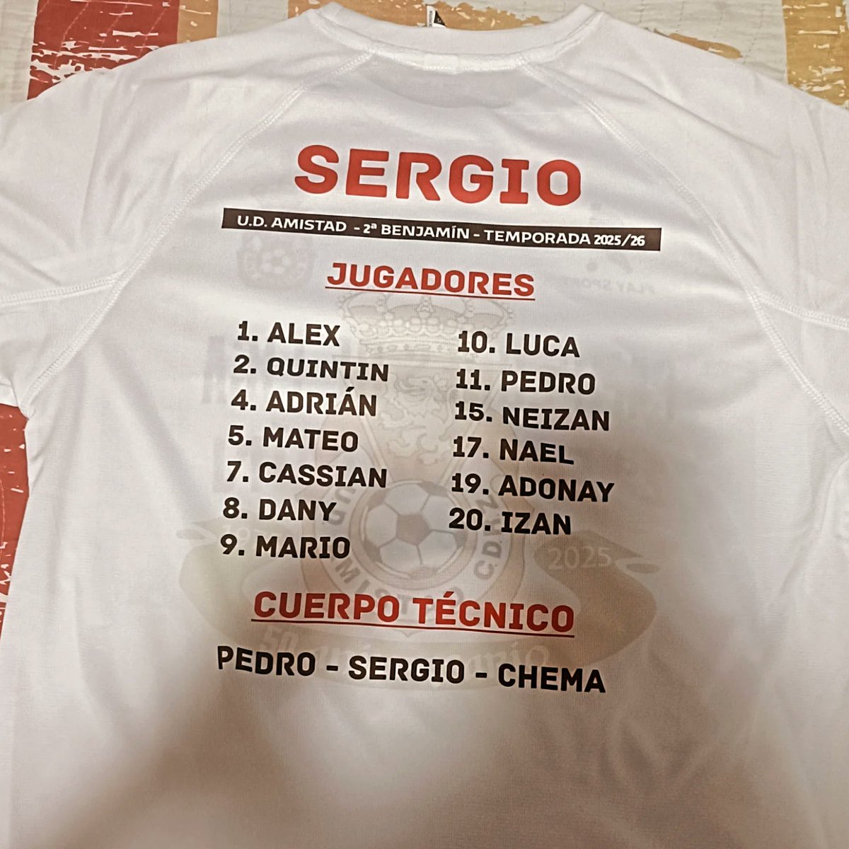 CAMPEONES, CAMPEONES 🎶

De Torrero, Delicias, Valdespartera. 
Pero también de Gelsa, Azuara, Calatorao.

Solo os unía un balón. 
Y ha sido suficiente. 
Encajaron las piezas.
El puzzle es precioso.

🧩⚽❤️🏆