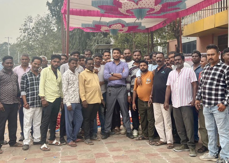 આજે હાલોલ નગરપાલિકા ના  ચીફ ઓફિસર દ્વારા સર્વ સમાજ ના તમામ કર્મચારીઓની માંગણી નો સ્વીકાર કરવામાં આવ્યો, એમની કાયમી નોકરી માટે ની દરખાસ્ત ને વિભાગ સમક્ષ મોકલી આપવામાં આવી છે, સામાજીક એકતા જાગૃતિ મિશન ના કાર્યકર્તાઓની મહેનત ફળી, સર્વ સમાજ ના તમામ કર્મચારીઓને અભિનંદન અને શુભકામનાઓ.