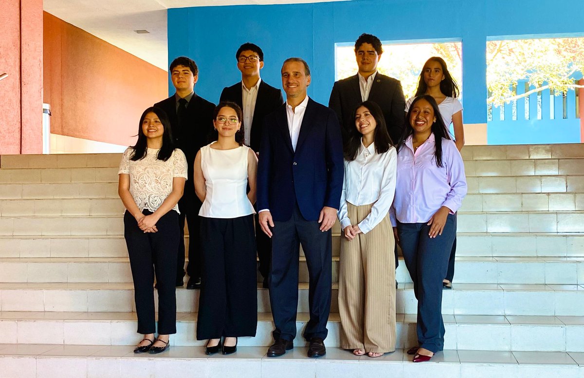 Felicitamos a los jóvenes de nuestro centro <a href="/SuperatePoma/">¡Supérate! F. Poma</a> que continúan su camino académico en <a href="/esenelsalvador/">ESEN</a> con una beca. Su esfuerzo y determinación siguen abriéndoles nuevas oportunidades para salir adelante.