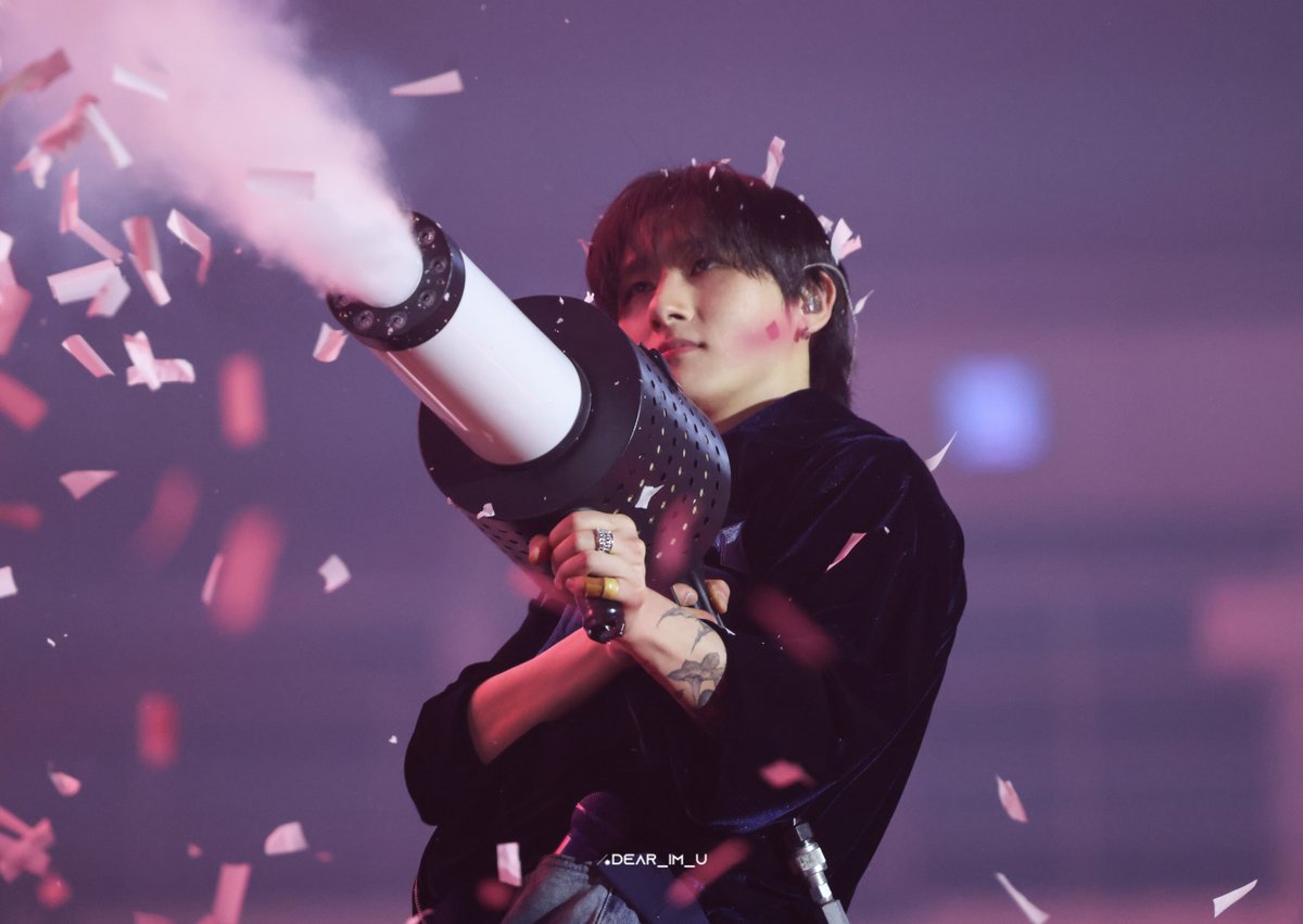 260131_MONSTA X WORLD TOUR
[THE X : NEXUS] DAY 2

표정은 진지한데
머리는🤭

#MONSTA_X #몬스타엑스 #아이엠 #IM #창균