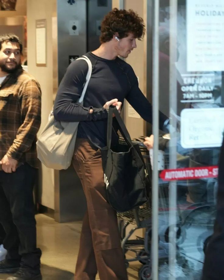 Shawn Mendes grocery shopping