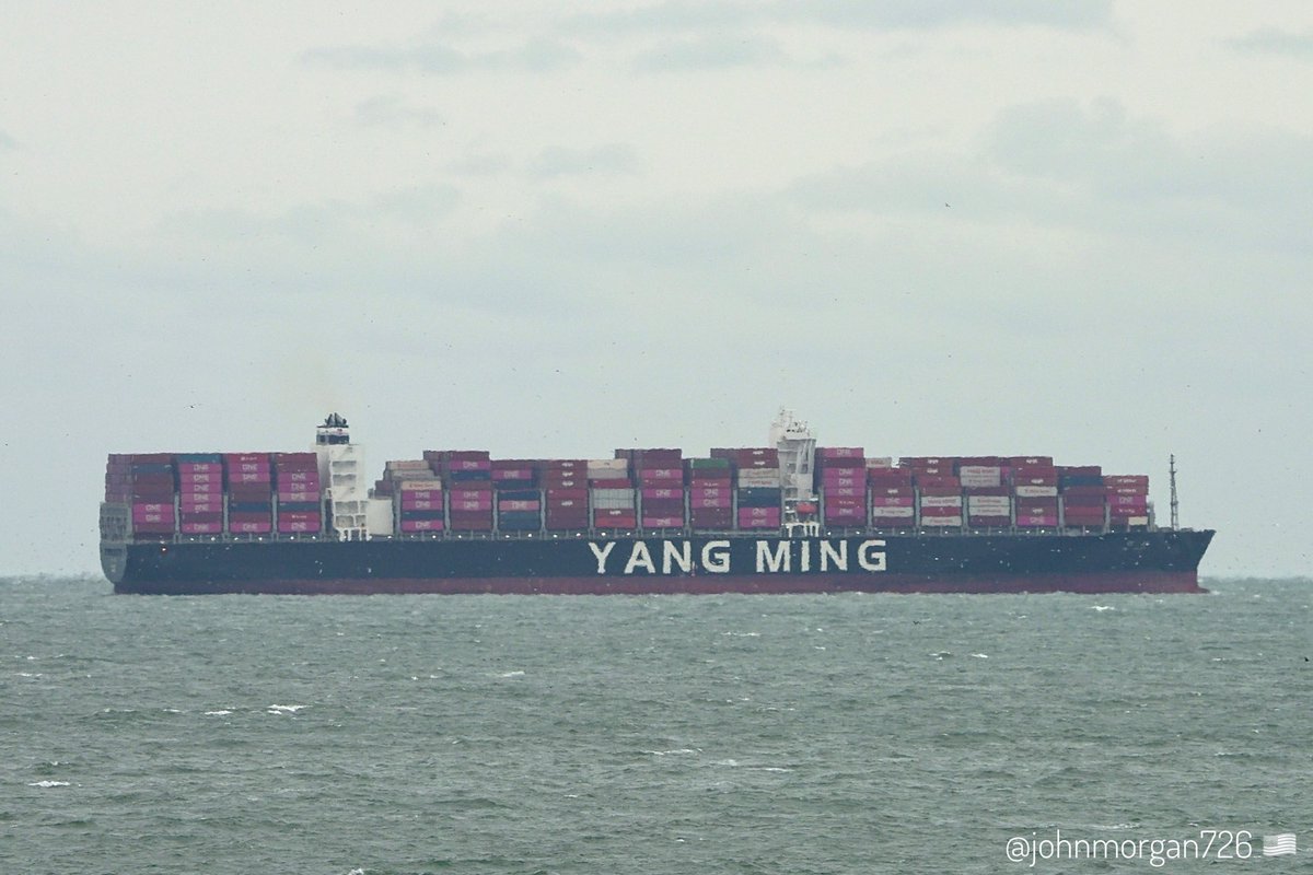 johnmorgan726's tweet photo. The YM TRUST, IMO:9789972 en route to Halifax, Canada, flying the flag of Singapore 🇸🇬. #ShipsInPics #ContainerShip #YangMing #YMTrust https://t.co/UEYjKL3uwV