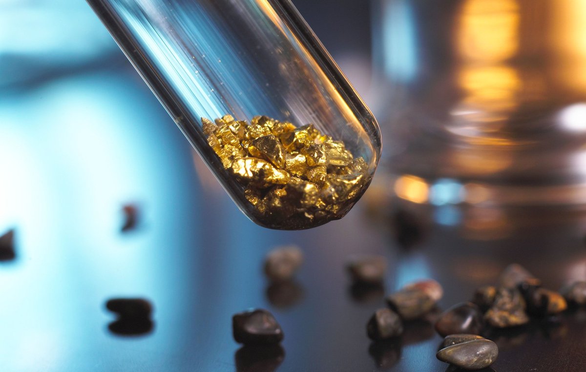 cryptorover's tweet image. CRAZY: 

🇨🇳 Unverified reports circulating that Chinese labs have achieved synthetic gold and silver.  

If true, it could crush gold and silver prices further.