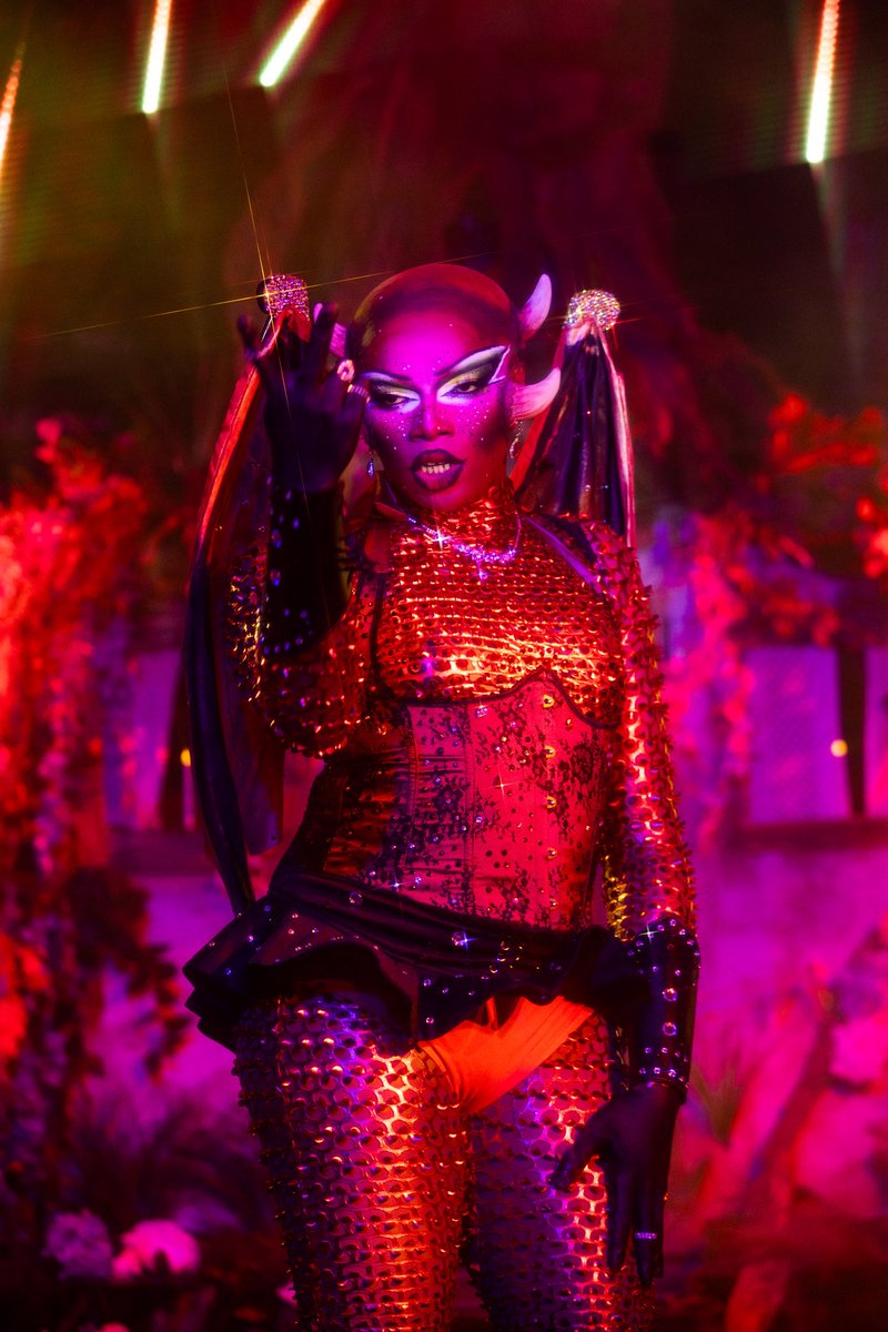 IM HOSTING AND PRODUCING A DRAG SHOW CALLED BPL! FIRST CATEGORY IS POP PUNK!!!