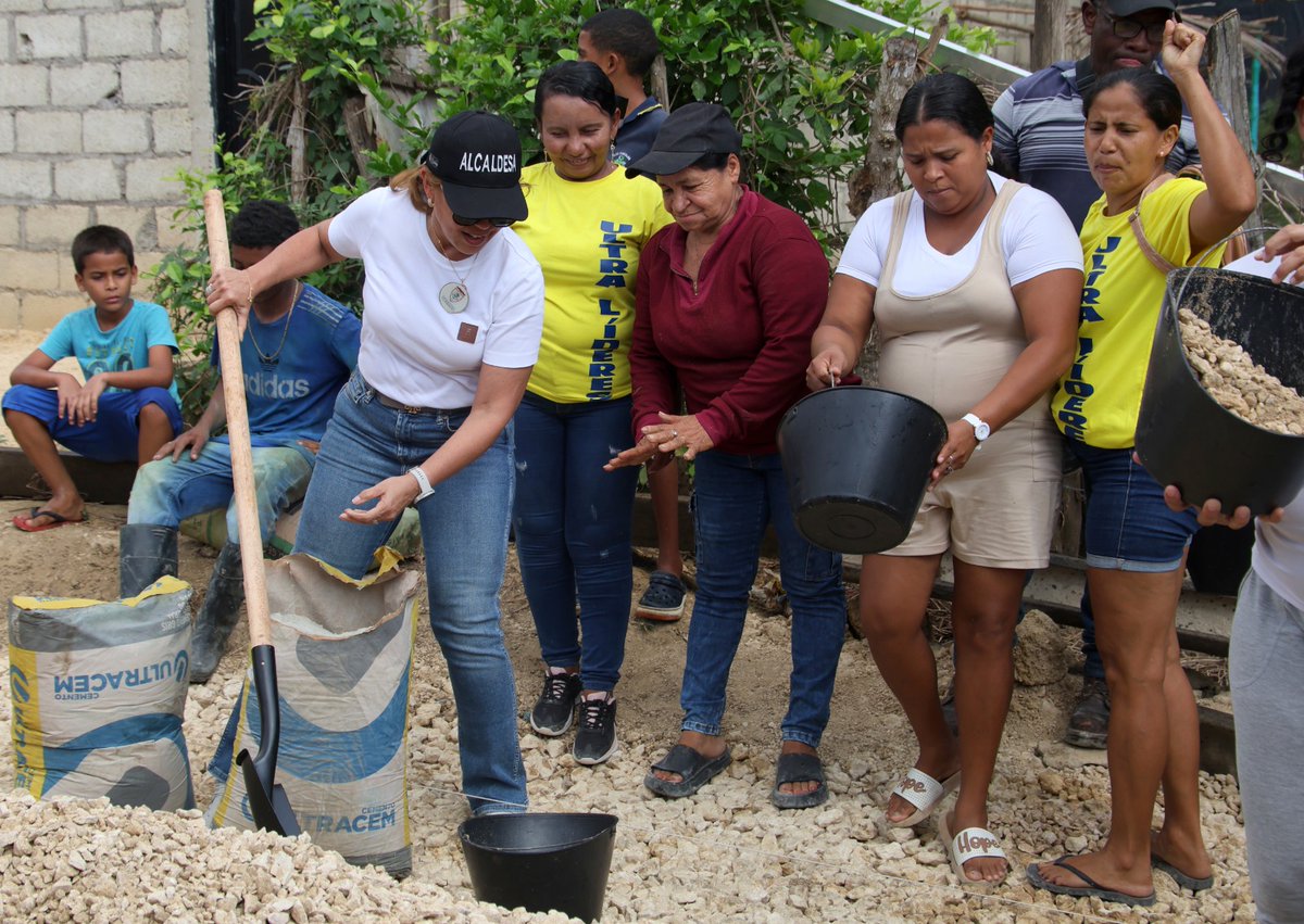 La administración municipal, liderada por la alcaldesa <a href="/claudiaturbaco_/">Claudia Espinosa</a> realizó un recorrido por el Tejar, sector Las Cocás, barrio El Paraíso a fin de supervisar los avances de la obra que se adelanta en la zona. Más que vías, se construye Integración y comunidad💚❤️