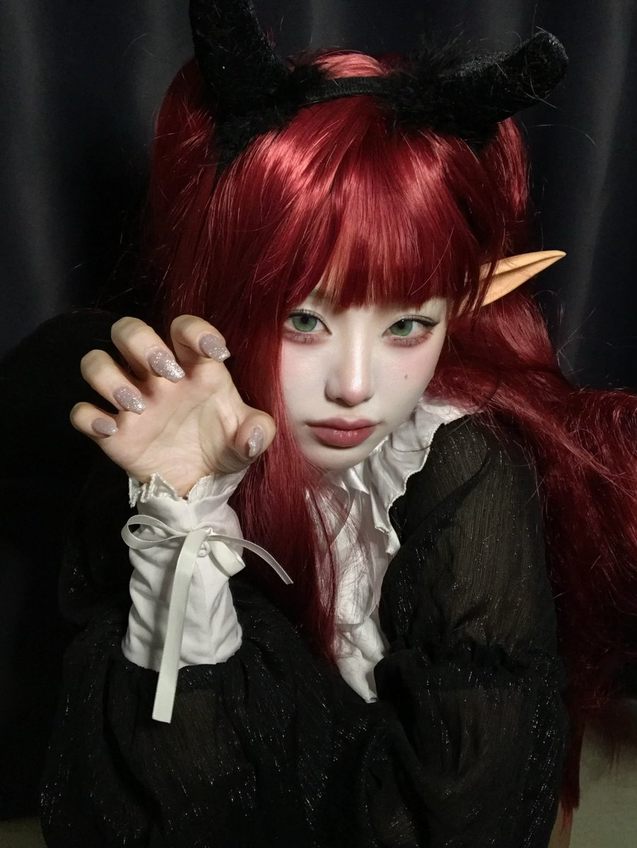 cu10v3's tweet image. 리즈큥 사건: 가발보관을 잘못해서 리즈큥이 곱슬이 되어버린 사건이다..