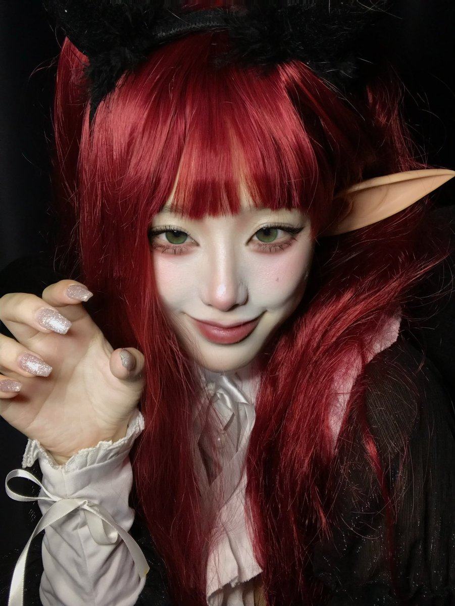 cu10v3's tweet image. 리즈큥 사건: 가발보관을 잘못해서 리즈큥이 곱슬이 되어버린 사건이다..