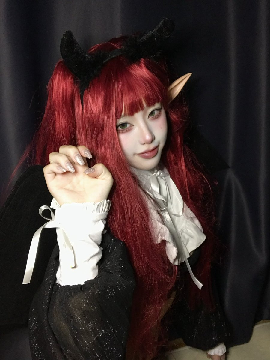 cu10v3's tweet image. 리즈큥 사건: 가발보관을 잘못해서 리즈큥이 곱슬이 되어버린 사건이다..