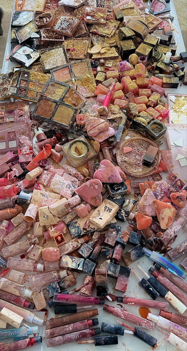 Oops ! #Boycotthudabeauty #FreeIran‌ #javidshah