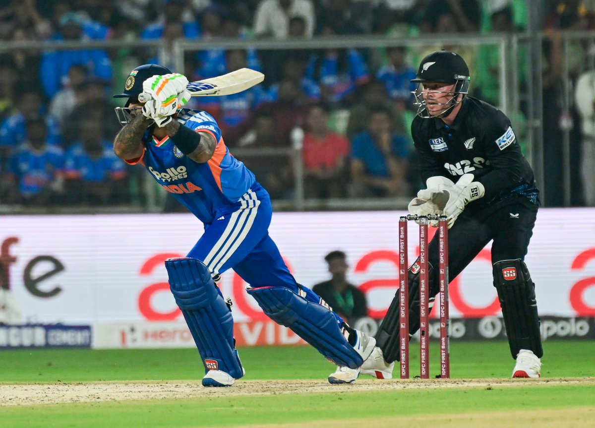 airnewsalerts's tweet image. 𝐈𝐧𝐝𝐢𝐚 𝐯𝐬 𝐍𝐞𝐰 𝐙𝐞𝐚𝐥𝐚𝐧𝐝 - 𝟓𝐭𝐡 𝐓𝟐𝟎𝐈 ||

India beat New Zealand by 46 runs, clinch series 4–1

Final Score:

IND 271/5(20)
NZ 225(19.4)

📍Greenfield International Stadium, Thiruvananthapuram  

#INDvNZ | #NZvIND