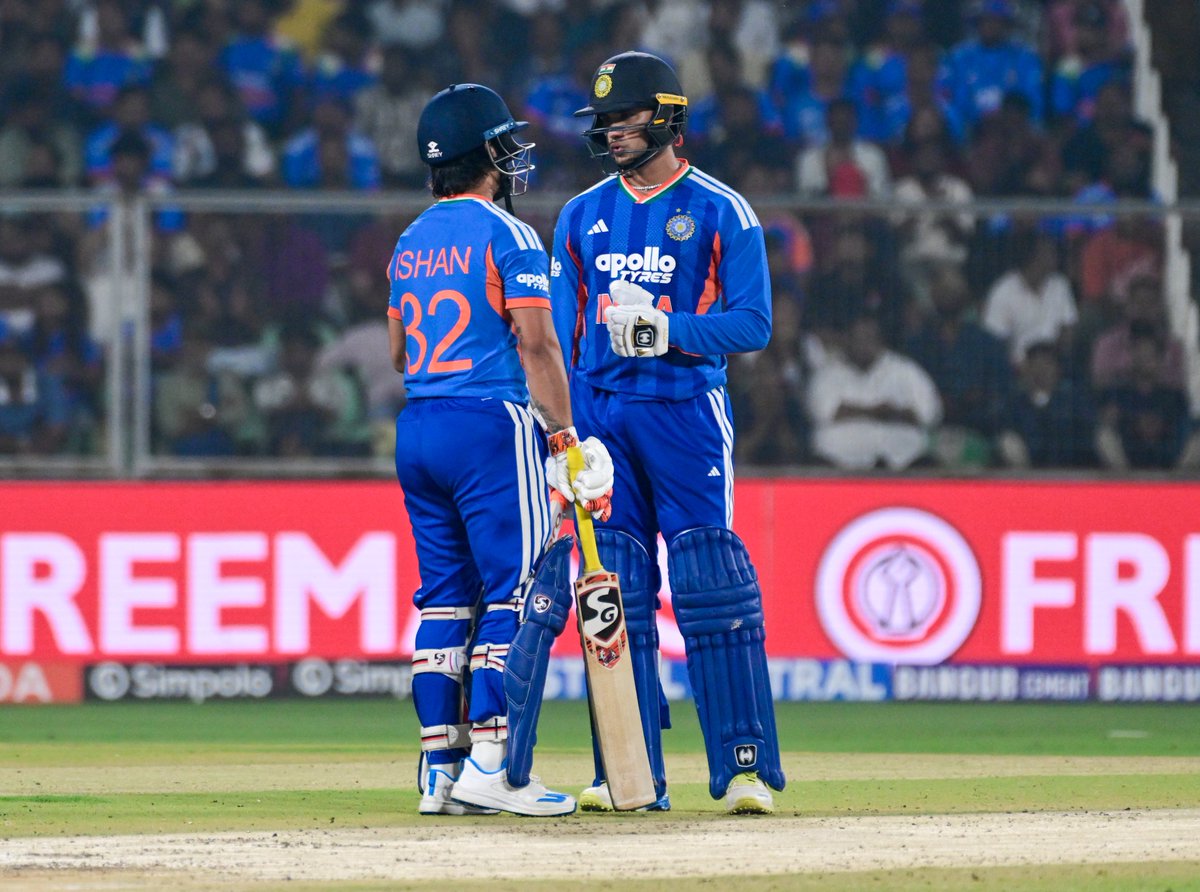 airnewsalerts's tweet image. 𝐈𝐧𝐝𝐢𝐚 𝐯𝐬 𝐍𝐞𝐰 𝐙𝐞𝐚𝐥𝐚𝐧𝐝 - 𝟓𝐭𝐡 𝐓𝟐𝟎𝐈 ||

India beat New Zealand by 46 runs, clinch series 4–1

Final Score:

IND 271/5(20)
NZ 225(19.4)

📍Greenfield International Stadium, Thiruvananthapuram  

#INDvNZ | #NZvIND