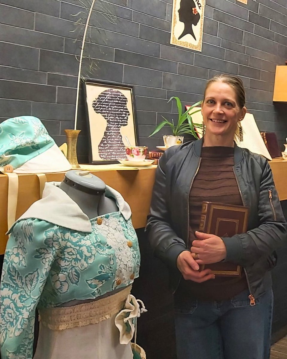 CanmoreLibrary's tweet photo. More from our Jane Austen display! ✨
Don’t miss the hand-crafted dress, hat &amp; pouch inspired by Austen — created by local artist Meghan McKenna/Brown using upcycled materials. 💙 A longtime Austen fan &amp; JASNA member! 📚
#JaneAusten #CanmoreLibrary #LibraryDisplay https://t.co/3ByovHufLY