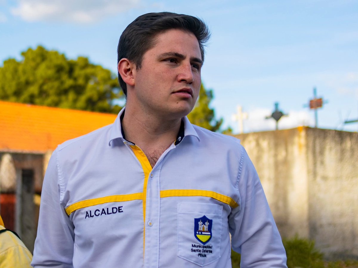 #Elecciones
Durante una jornada de elección que se desarrolló en un hotel de la zona 10 capitalina, el alcalde de Santa Catarina Pinula, Sebastián Siero, fue reelecto como presidente de la Asociación Nacional de Municipalidades (ANAM).  #ANAM