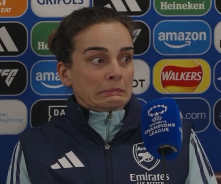 amy6amy's tweet photo. the two academy kids who stopped to watch out the window on their way to/from their training session accidentally causing a FIFA incident: https://t.co/3aQIbYFyfF