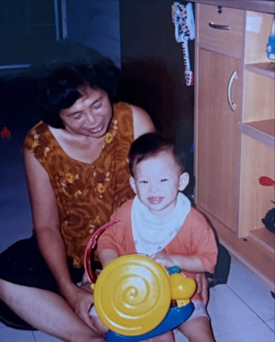 ppnaravit_home's tweet photo. ขอบคุณโลกนี้ที่ทำให้เราได้พบกันเด็กหนุ่มคนนี้เติบโตมาจากความรักของคุณพ่อคุณแม่ครอบครัวและพวกเราเหล่าแฟนคลับ รักปอนด์มาก ๆ น้า 25 ขวบแล้ว ขอให้ปัง ๆ ยิ่งขึ้นเลยนะ ปังให้สมกับชื่อ ”ปังปอนด์“ เล้ยยย

THE GOOD YEAR OF POND

@ppnaravit 
#Happy25thPondDay https://t.co/QTgovFPky7