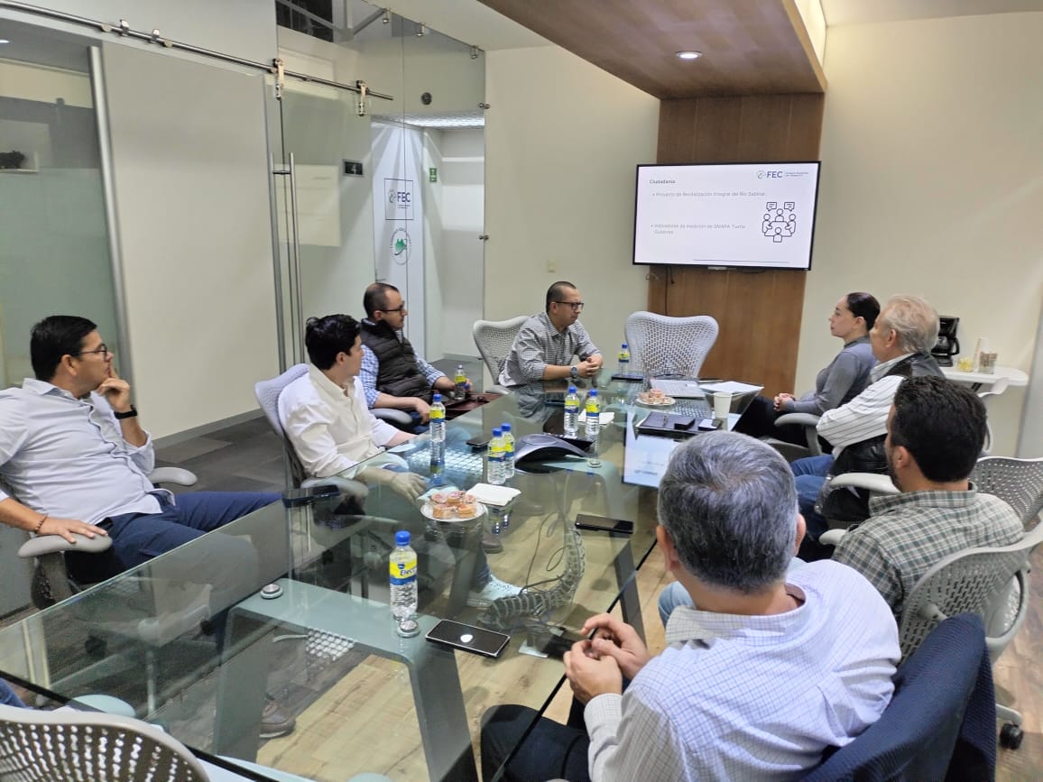 Llevamos a cabo la Junta de Consejo Directivo correspondiente al mes de enero, un espacio clave para el diálogo, la planeación y la toma de decisiones estratégicas #FomentoEconómicoDeChiapas #ConsejoDirectivo #PlaneaciónEstratégica #Chiapas #DesarrolloEconómico #Rumbo2026