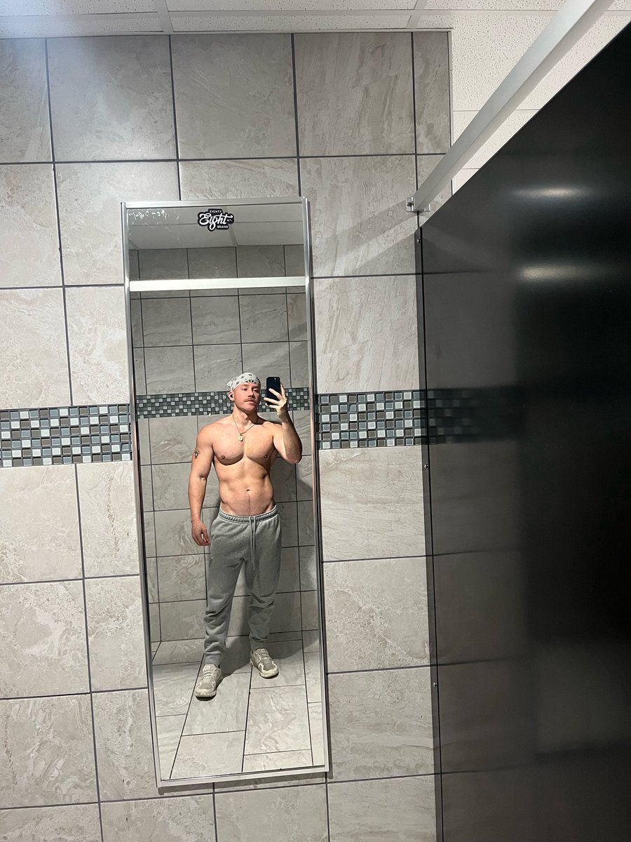 _jacematthew's tweet photo. BULK SZN #pf #bulk #fitness #gay https://t.co/7WUftDYjQB