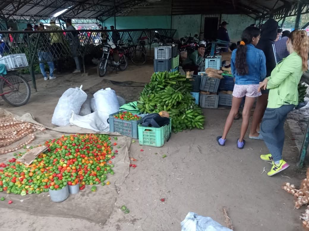 La lluvia no pudo impedir la realización exitosa de la feria agrocomercial de este sábado en el " Parque 26 de Julio"de #LasTunas 
#PorLasTunasLaVictoria 
#CubaXSiempre