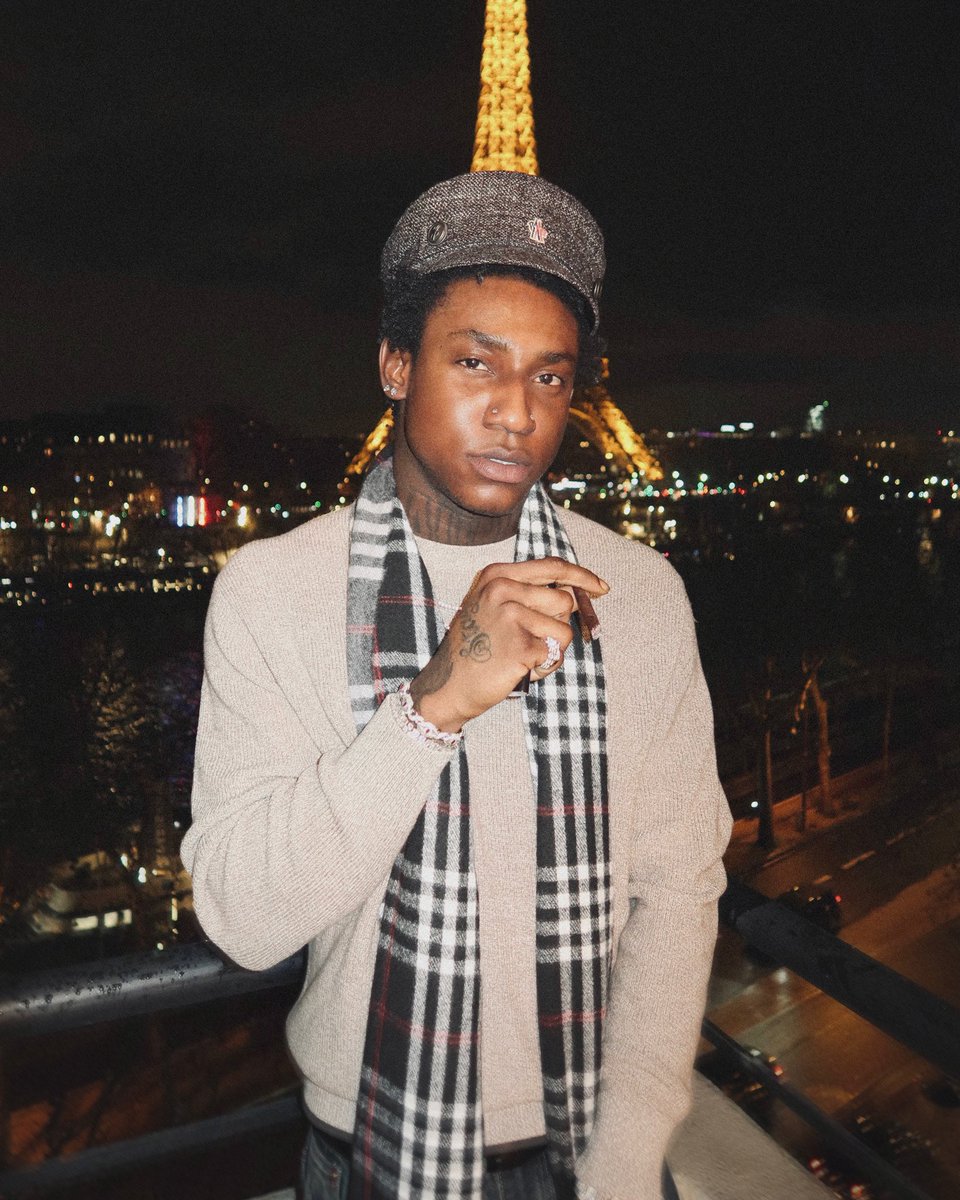 plutomaniapopi's tweet image. My story nor be mama told me