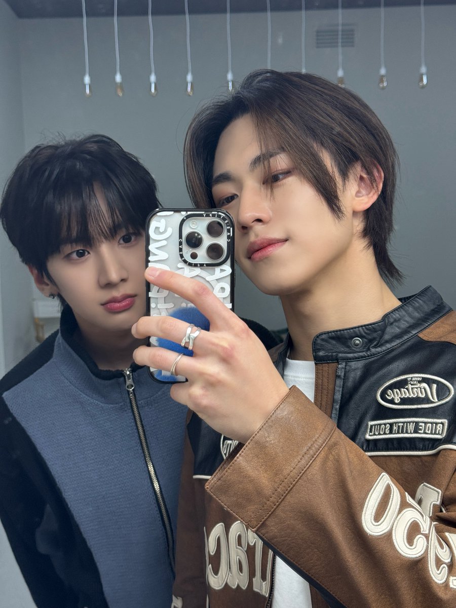 Hnwlog's tweet photo. 얼마만의 쭌멜 투샷.. 좀울엇다 https://t.co/Bcl4jbwsfH