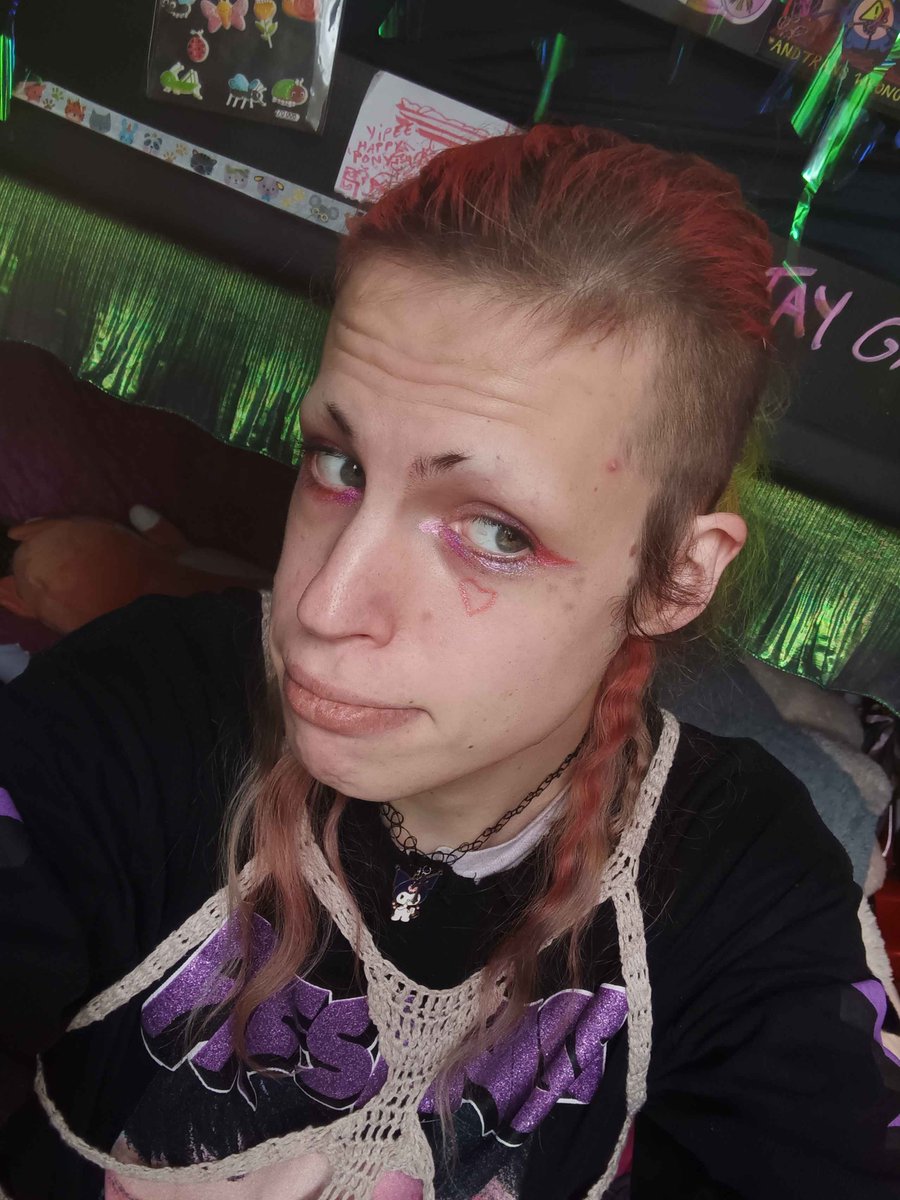 Yo la team, ptite meuf trans toujours SDF, si vous avez quelques sous à déposer sur mon PayPal pour que je puisse manger ce soir et ptt même chopper mes oestros, ce serait vraiment adorable.  Et si tu peux pas donner, tu peux toujours partager, ça aide paypal.me/GarbageRacoon25