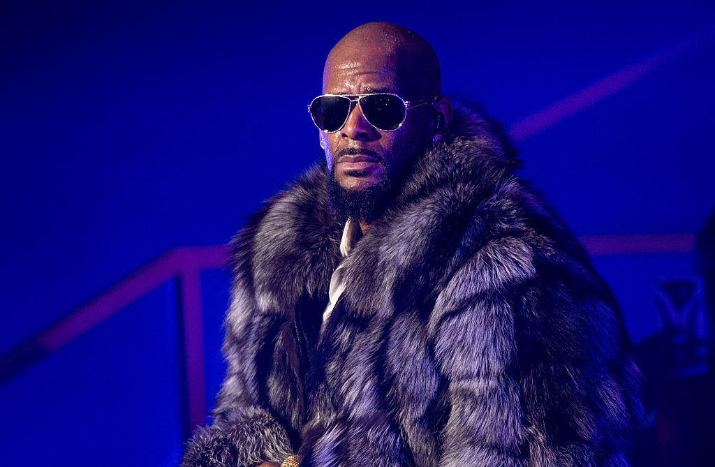 In a statement, R. Kelly says he “wishes Ms. Landfair all the best...at a young age, Ms. Landfair was unfairly forced into the public eye against her will by people that were intent on destroying the reputation of R. Kelly. She did not deserve that.”

🔗 rollingstone.com/music/music-fe…