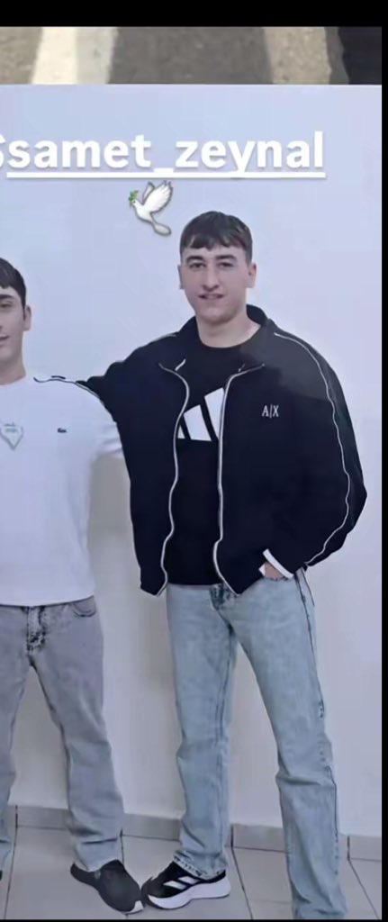 fotoğraftaki kişi Suça Sürüklenen Çocuk yasasından geçen sene dışarı salındı, ceza almadı.
10 Ağustos gecesi de ailesi ile birlikte abim Hakan Çakır’ı katlettiler.

İlk fotoğraf 10 ağustostan önce, 
2. ise şuana ait. 
Biz caydırıcı ceza istedikçe, içeride +20 kilo alıp birde