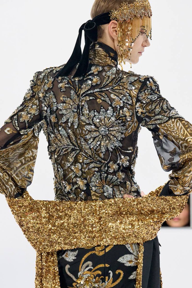 vintageitalianf's tweet image. La vera #ModaDEpoca non è nostalgia: è struttura.
La haute couture di Valentino lo dimostra da decenni.
Eleganza che non invecchia, perché non segue il tempo.

#ValentinoHauteCouture #AltaModa #StoriaDellaModa #CoutureItaliana 

vintageitalianfashion.it/fashion/sfilat…