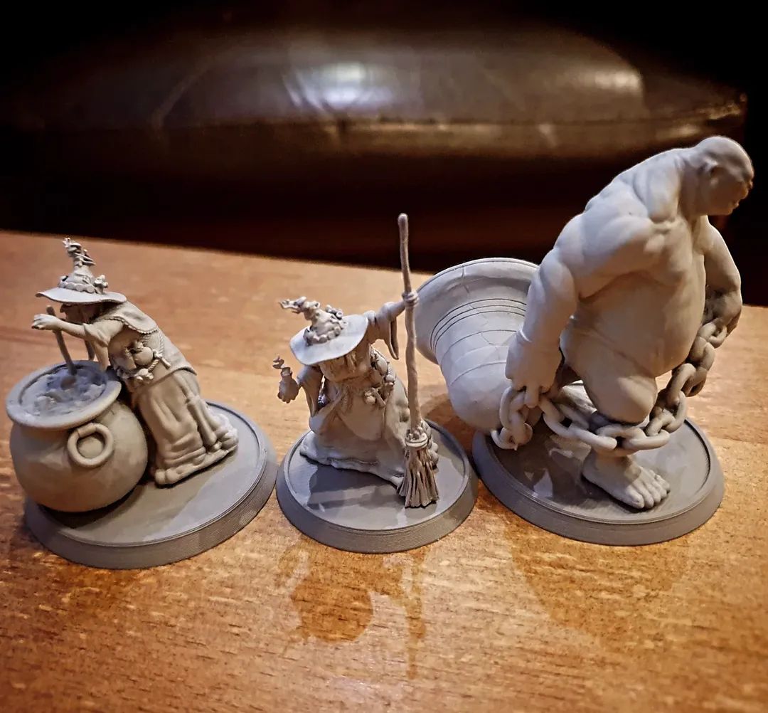 TurtleFleur's tweet image. How cute are these miniatures 😍 ...now to decide what colours to paint them and which century to start 🥴 #CrusaderWargames #KingfisherShoppingCentre  #Redditch