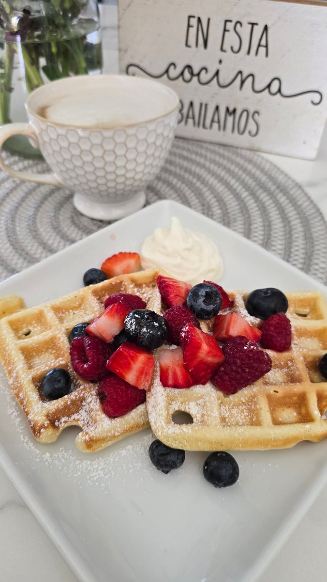 jcae2008's tweet image. Breakfast Vibes...
Waffles and berries
#CookingVibes #JdsKitchen #ChalkboardtoCuttingBoard