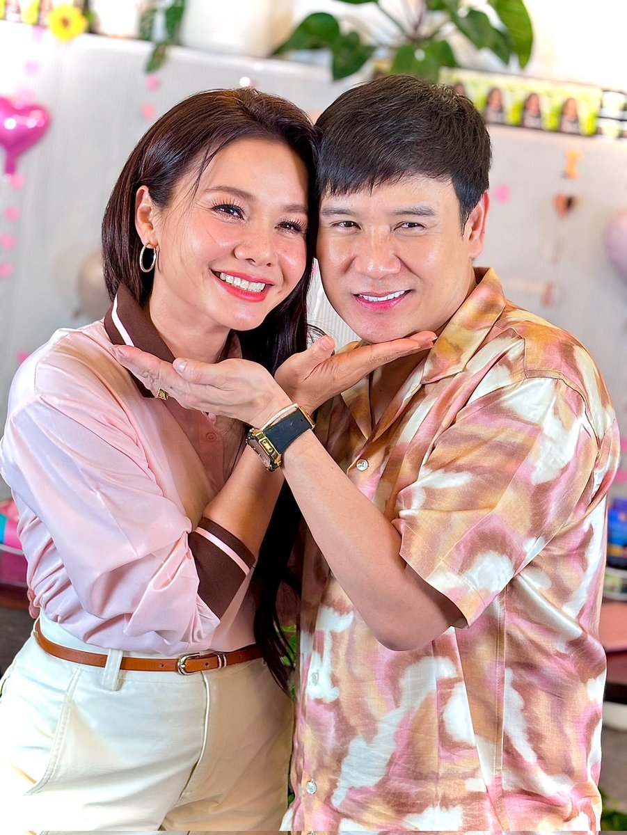 phongsathon_gmm's tweet photo. "ไลฟ์วันหยุด พี่ต่าย-ไผ่  เปย์เดย์" วันเงินเดือนออกครับ ขอบคุณทุกๆออเดอร์ทุกกำลังใจครับ ไผ่ถือโอกาสสวัสดีปีใหม่พี่ต่ายด้วยครับ ขอให้เอื้อยมีความสุขหลายๆสุขภาพแข็งแรง งานหลายๆเด้อครับ  #รู้สึกขอบคุณ #ขอบคุณทุกๆออเดอร์ครับ #เฟรนด์#PhaiTai_Livestory #ไผ่ต่าย #ต่ายอรทัย #ไผ่พงศธร https://t.co/ANlrkMCkVJ