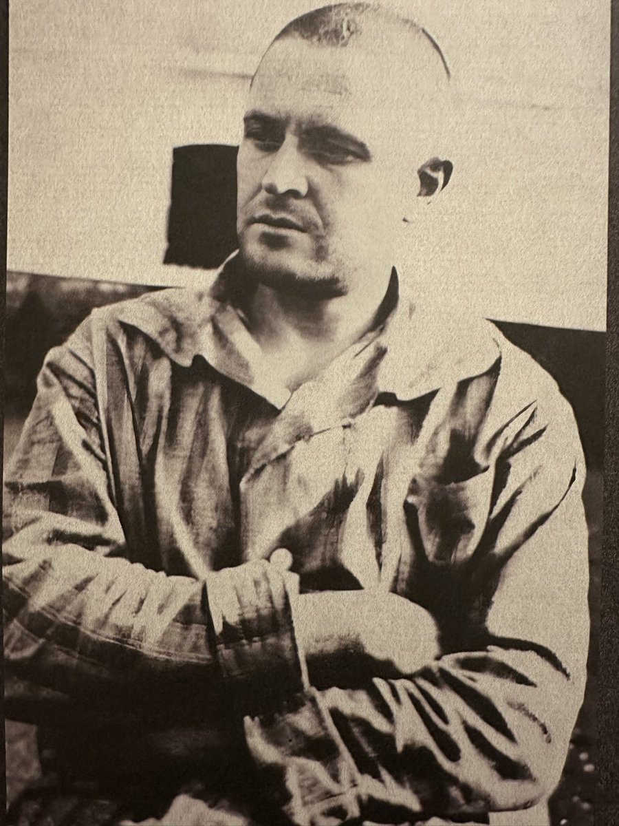 Nazım’ın bu karizmatik resmini ilk kez görüyorum. Çankırı veya Bursa Hapishanesi, 1930’lu yılların sonları. #NazimHikmet