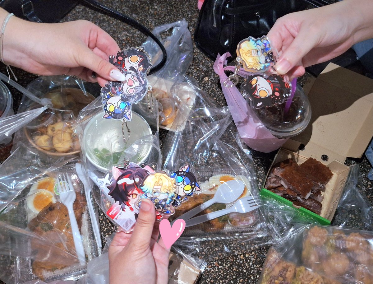 kimitcp's tweet photo. Checked in เกษตรแฟร์ ✨️

[ เดินชิล ๆ (?) @ssecondu, @icesundaeju ] ദ്ദി（• ˕ •マ.ᐟ

#HyougaByte #Chocomoon  #Raylio #Ginniper https://t.co/wCN3RbgWW2