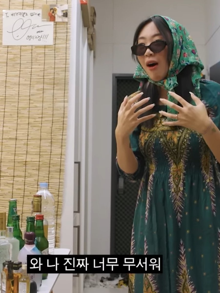 오늘도 깨닳았다니깐 나는 김재중 콘서트 노래들으러가는거지 목적이 얼굴 가까이보는게 아님 왜냐면 진짜로 무섭거든ㅠ 팬사인회가서 말 잘하시는분들 진짜 존경함ㅠ 영지소녀짤이 내 맘을 대변해줌 여자는 잘생긴 남자를 보면 무서워한다 ㅇㄱㄹㅇ