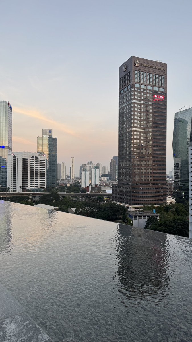 galebm's tweet photo. Sabtu ini teraaaang. Jakarta cerah sekali. https://t.co/V6ytBnrKmk