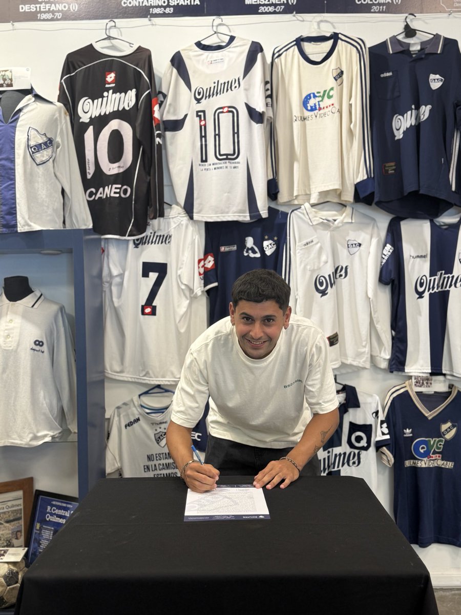 ✍🏻𝐉𝐚𝐧𝐨 𝐂𝐨𝐫𝐨𝐧𝐞𝐥 𝐬𝐢𝐠𝐮𝐞 𝐞𝐧 𝐜𝐚𝐬𝐚

El delantero de 21 años renovó su vínculo con el club y extendió su contrato hasta diciembre de 2027, tras firmar en la sede de Guido y Paz.

¡Muchos éxitos en esta nueva etapa! 💪🏼