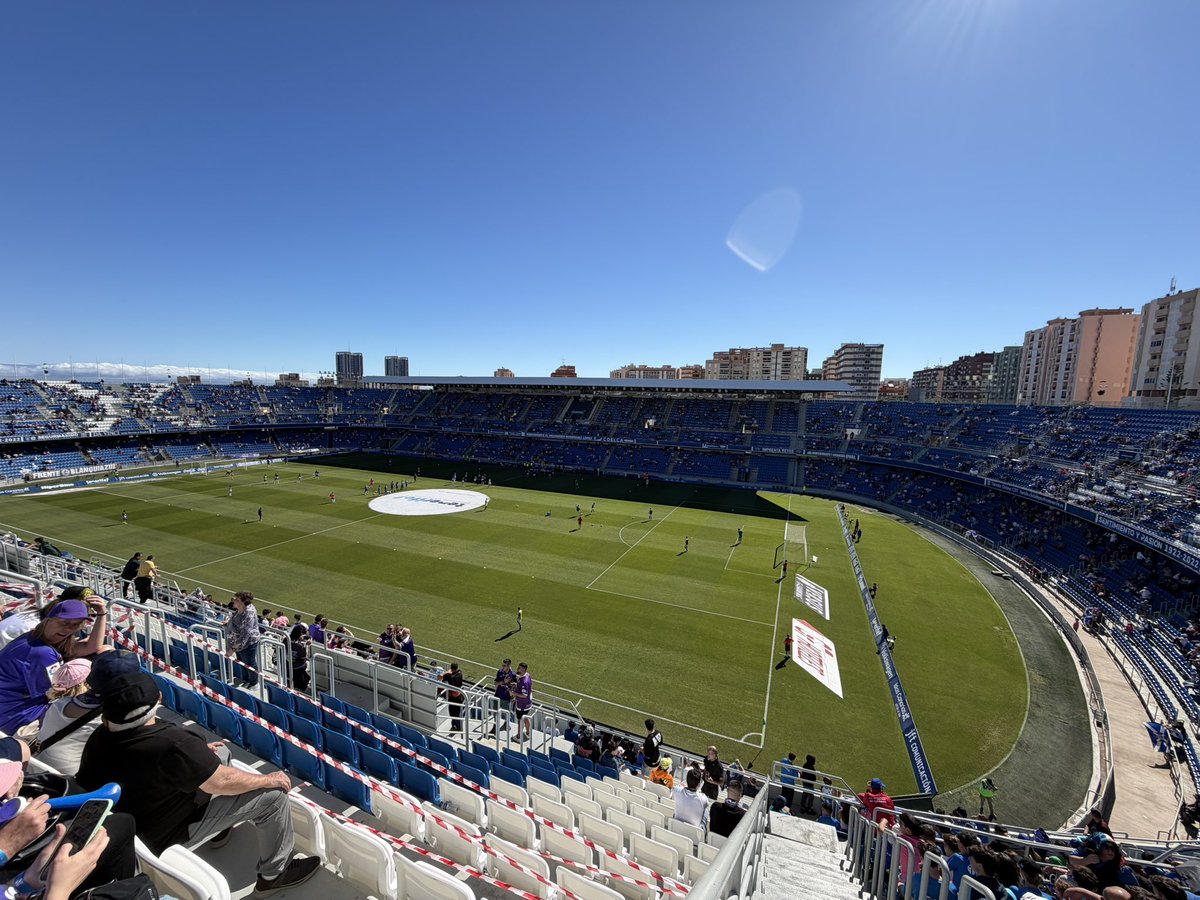 La diferencia es que el Tete juega de memoria y tú -espacio en blanco-.

Buen viaje de vuelta a todos los desplazados.

💜🦍