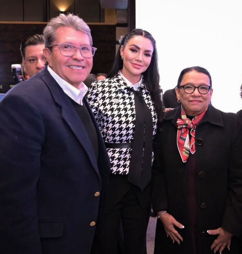 GabyJimenezMX's tweet photo. Hoy, en la 4ª Plenaria de Morena de este 31 de enero, recibimos a la Secretaria de Gobernación @SEGOB_mx, Rosa Icela Rodríguez @rosaicela_ , quien presentó los avances del Gobierno de la Transformación.
Su mensaje fue claro: gobernar es servir al pueblo.
🔥 La 4T no promete: cumple.

Como Vicecoordinadora de Morena, comparto lo expuesto por la Secretaria de Gobernación: en tres periodos ordinarios se ha dado sustento jurídico a los principios de la #4T: igualdad sustantiva, derechos sociales, sistema ferroviario, defensa del maíz nativo, seguridad con inteligencia y reforma judicial.
⚖️ La transformación se escribe en la ley.

La Secretaria de Gobernación fue clara: la gobernabilidad se construye garantizando derechos humanos —salud, educación, trabajo, vivienda, libertad de expresión e igualdad sustantiva— como eje rector del Estado.
✊ Gobernar es garantizar derechos, no administrar desigualdades.

El diálogo y la atención directa son las herramientas centrales del Gobierno de la Transformación. Coordinación con estados y municipios para resolver conflictos y fortalecer la paz social.
🤝 La 4T escucha antes de imponer.

Desde Gobernación se atienden demandas agrarias de productores de maíz y sorgo mediante mesas con SADER. El diálogo permite transitar hacia soluciones viables.
🌽 Defender al campo es defender la soberanía.

En construcción de paz, por instrucción presidencial se atienden 61 municipios prioritarios con más de 100 programas federales, estatales y municipales, beneficiando a 4 millones 818 mil personas, reduciendo población en riesgo a 2 millones 140 mil.
🕊️ La paz se construye atendiendo las causas.

La Secretaria informó que, tras 18 años, el conflicto de Cananea se resolvió mediante el diálogo y la justicia social. Además, se da seguimiento al plan integral para mineros con acciones ambientales y de salud.
⚒️ La justicia llega cuando el Estado no se rinde.

En Oaxaca se atendió el conflicto por desplazamiento de familias triquis, logrando contener la violencia y acordar el retorno seguro de las familias a Guadalupe Victoria.
🏛️ La 4T protege vidas, no administra conflictos.

Con el programa “Sí al desarme, sí a la paz”, se han retirado 9,120 armas de fuego y 1,169 granadas, sin criminalizar a la población.
🔫➡️🕊️ Nuestras armas son la ley y la conciencia social.

El Tianguis del Bienestar ha entregado más de 1.6 millones de artículos y 172 toneladas de bienes incautados a quienes más lo necesitan.
📦 Lo que fue del crimen hoy vuelve al pueblo.

México cumple resoluciones internacionales en derechos humanos: reparar integralmente, reconocer responsabilidades y garantizar la no repetición.
🌎 La transformación también es ética pública.

En derecho a la identidad, con la reforma se reconoce el documento físico y digital. Se han capturado 25.2 millones de datos biométricos en 25 entidades federativas, facilitando trámites y la localización de personas.
Sin identidad no hay derechos.
🪪 Sin identidad no hay derechos; con identidad hay futuro.

En atención a connacionales repatriados, se ha recibido de manera segura a más de 166 mil personas; 114 han requerido atención especializada y más de 67 mil han sido alojadas en centros habilitados en Baja California, Sonora, Coahuila y Tamaulipas.
🇲🇽 México no abandona a su gente.

En el marco de la reforma electoral, la Secretaria de Gobernación subrayó que el objetivo es construir un proceso para una mejor democracia participativa. Se realizaron 63 audiencias públicas y se recibieron 1,353 propuestas, incluyendo a mexicanas y mexicanos en Estados Unidos. Recalcó que el Congreso tendrá su tiempo para deliberar, pero debe quedar claro que será una propuesta con base en la voz del pueblo.
🗳️ La ley nace del pueblo o no es transformación.

Desde la Cámara de Diputados, respaldamos este rumbo: la transformación avanza porque hay liderazgo, rumbo y pueblo organizado.
🔥 La 4T no se negocia: se consolida.