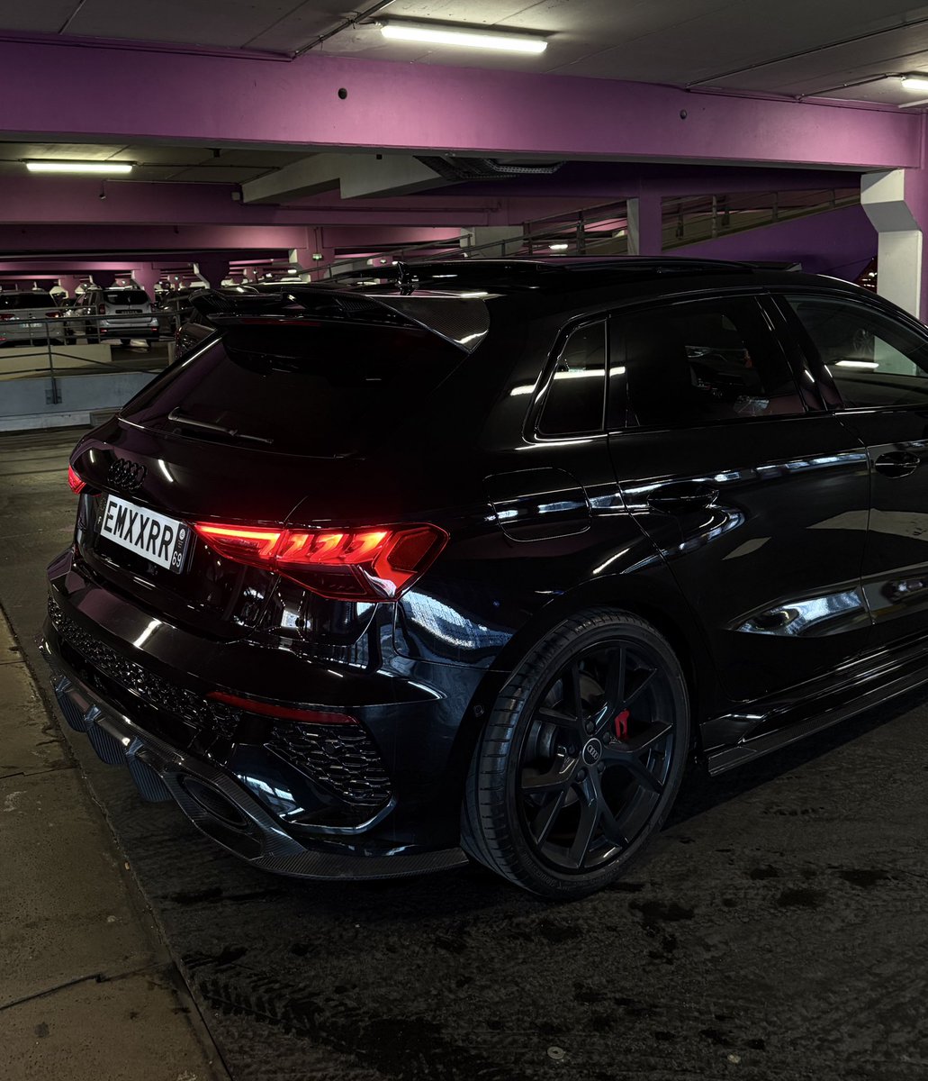 EMXXRR's tweet photo. RS3 8y Full black 🏴‍☠️ https://t.co/Yu5SsYsSwE