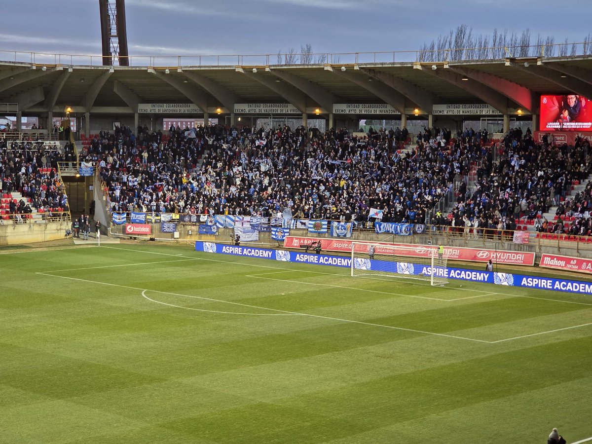 A 324km de casa, gran desplazamiento de la afición del <a href="/RCDeportivo/">RC Deportivo</a> a León.