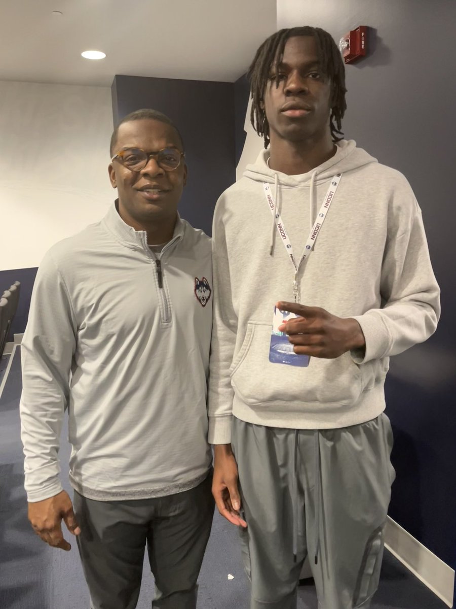 Drewitup14's tweet photo. Thank you UConn for a great Junior day. Appreciate @Coach_Chance  spending time with me. Go huskies!! 
@UConnFootball @winslowtwpfb https://t.co/qj9uijir7z