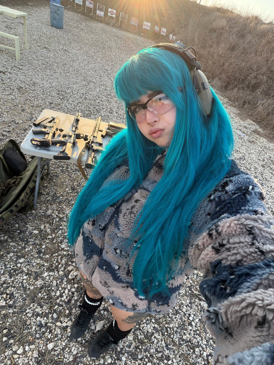 strongwaifu's tweet image. bad day to be a paper target