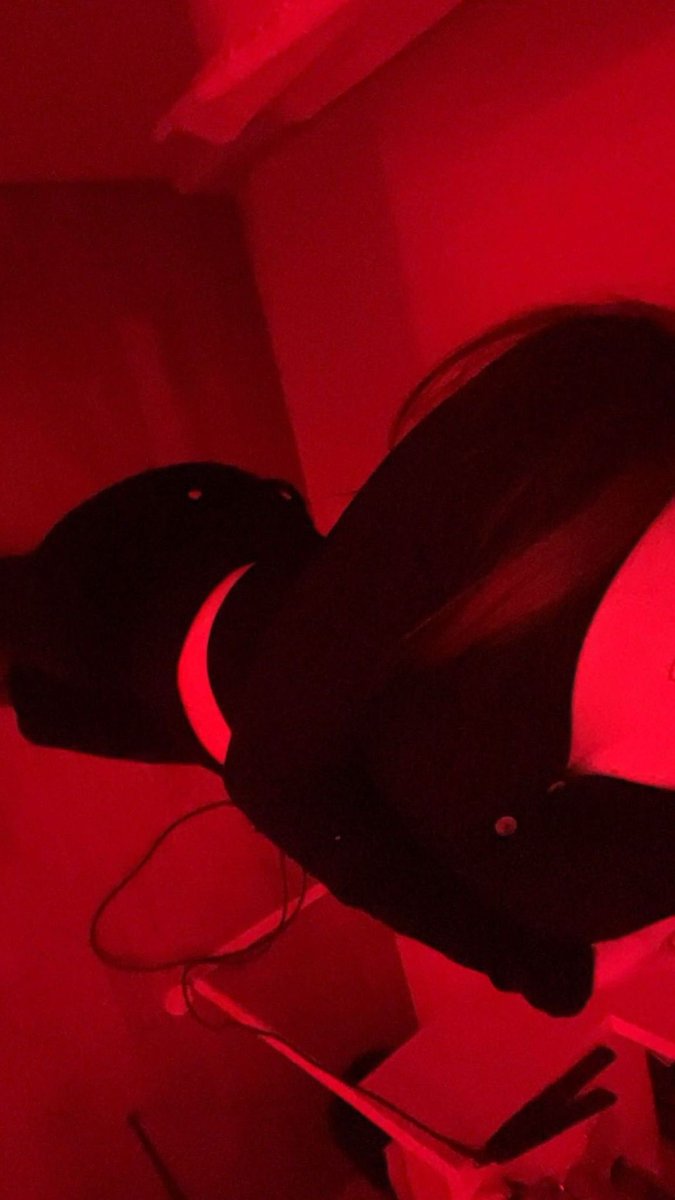 Bonusdottern's tweet image. Ikväll känner jag för att vara pappas duktiga flicka😚