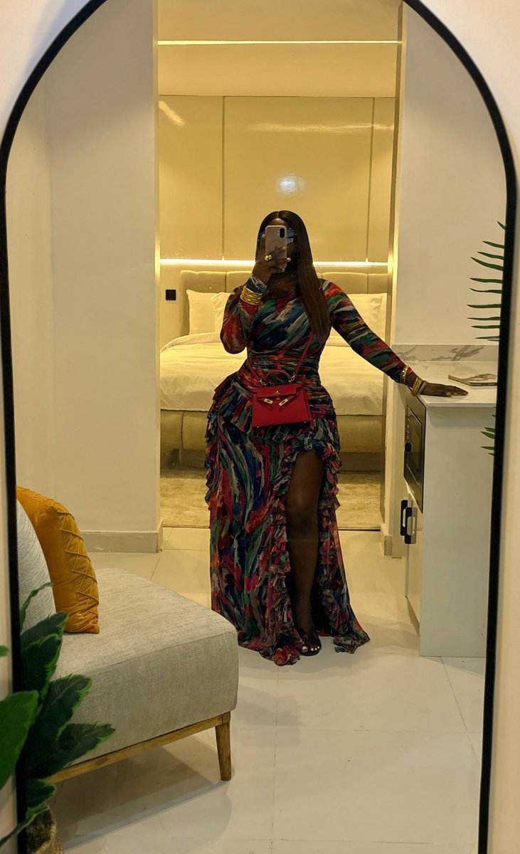 tola_coco's tweet photo. Reflections don’t lie 😍 https://t.co/q60J6vVCFW