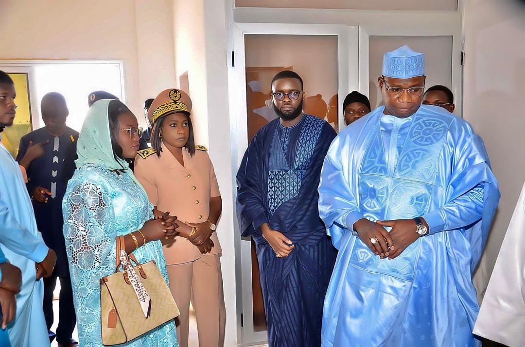 HDabaWagnane's tweet photo. Ce Vendredi, nous avons eu l’honneur d’accueillir le Ministre de l’urbanisme, des Collectivités territoriales, Moussa Balla Fofana accompagné par le Directeur du PNAMVR, dans le cadre de la remise d’équipements et de réception définitive de la Maison des hôtes de Daroul Mouhty. https://t.co/aJJhjt9nPc