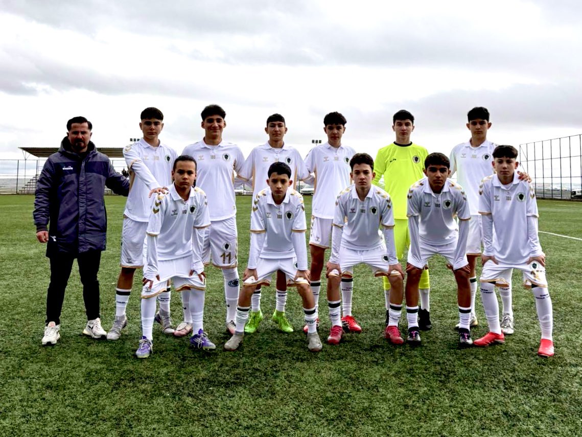 U14 maç sonucu 

TİY   5 - 0 Bölmespor  

Takımımız üstün oynadığı maçtan galip ayrılarak ligin bitmesine 1 hafta kala Şampiyonluğunu ilan etti.