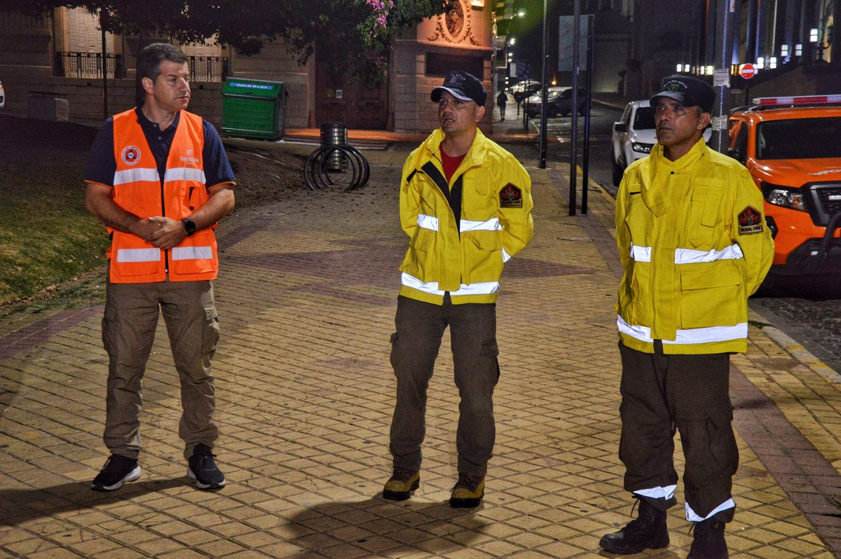Santa Fe envió un equipo de 30 brigadistas para colaborar en las tareas de control de incendios forestales en #Chubut

La delegación está integrada por Bomberos Voluntarios, Bomberos Zapadores y personal de la Brigada de Atención y Prevención de Emergencias (BAPE), y trabajará de